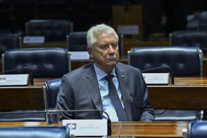 Suplente de MT consome mais de R$ 400 mil no Senado em quatro meses com apenas dois discursos