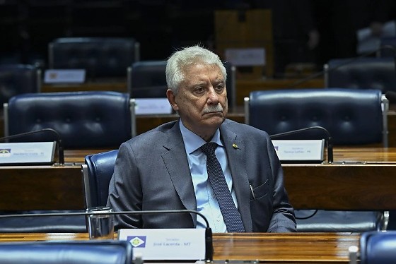Suplente de MT consome mais de R$ 400 mil no Senado em quatro meses com apenas dois discursos